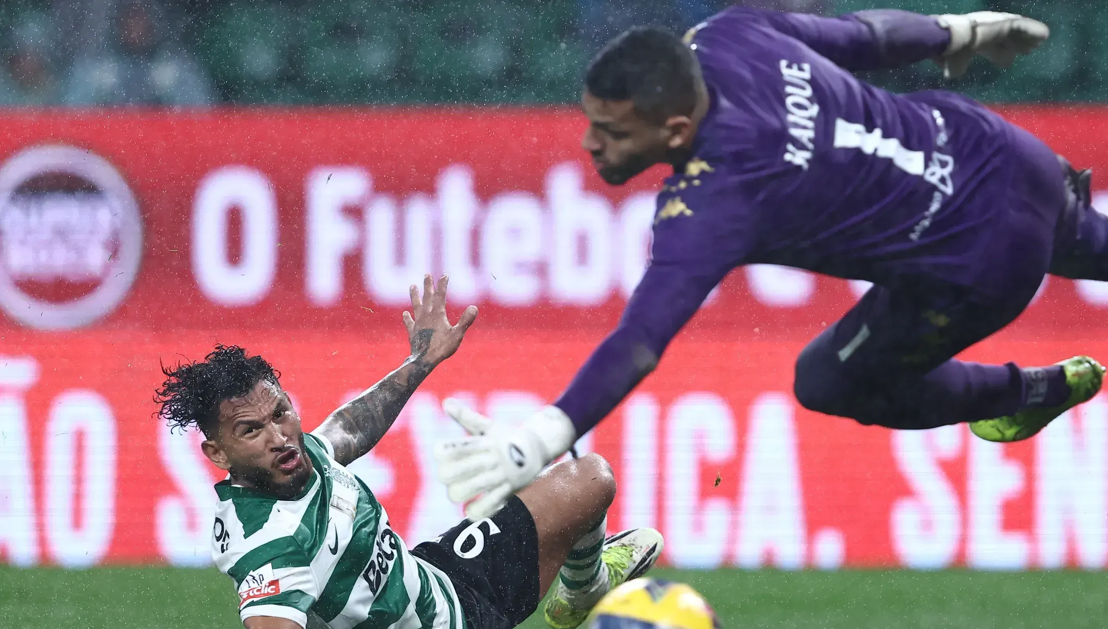 Oficial: Sporting já inscreveu novo guarda-redes